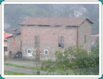 Old House approaching Bisano